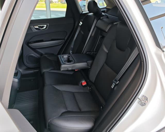 Volvo XC60 T4 Momentum Pro A/T 9/29