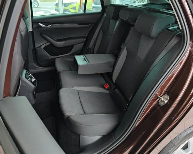 Škoda Octavia Combi Selection 1.5 TSI m-HEV DSG 110kW // Záruka 5 rokov / 100 000 km // 8/21