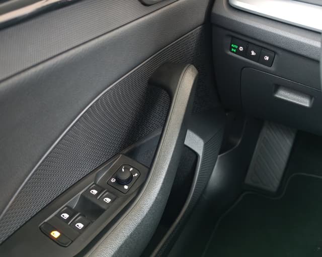 Škoda Octavia Combi Selection 1.5 TSI m-HEV DSG 110kW // Záruka 5 rokov / 100 000 km // 19/21