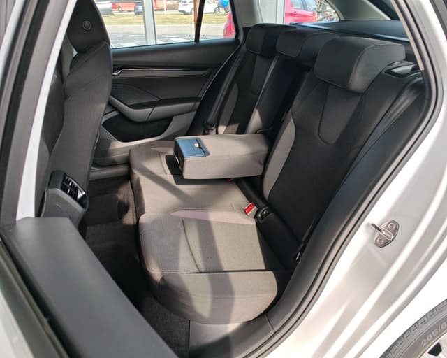 Škoda Octavia Combi 2.0 TDI SCR Ambition 9/22