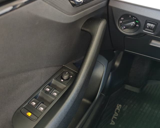 Škoda Scala 1.5 TSI Joy DSG 19/25
