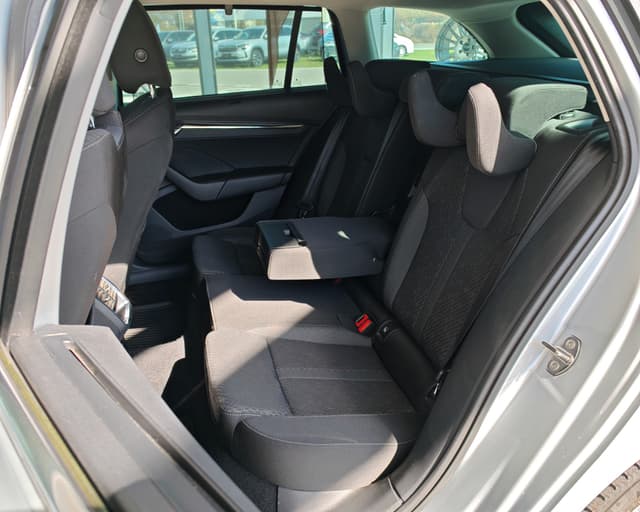 Škoda Octavia Combi 2.0 TDI Style DSG 8/29