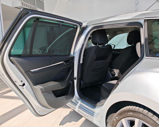 Škoda Octavia Combi 2.0 TDI Style DSG 9/29