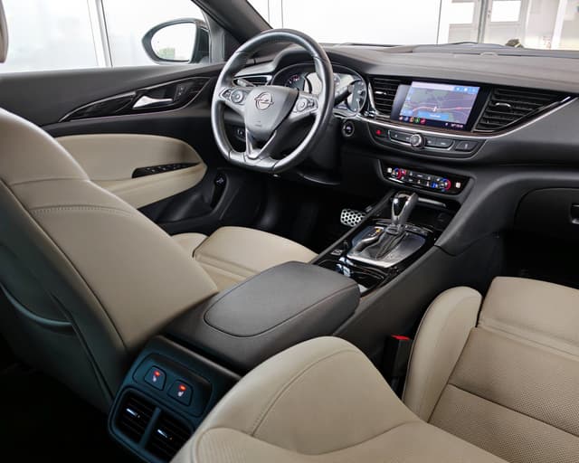 Opel Insignia ST 2.0 CDTi S S Ultimate 4×4 A/T 9/31