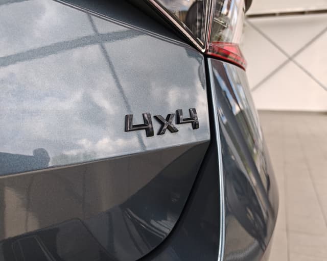 Škoda Superb Combi 2.0 TDI SCR Sportline 4×4 DSG 31/32