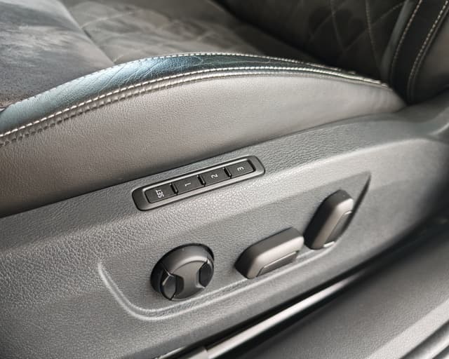 Škoda Superb Combi 2.0 TDI SCR Sportline 4×4 DSG 24/32