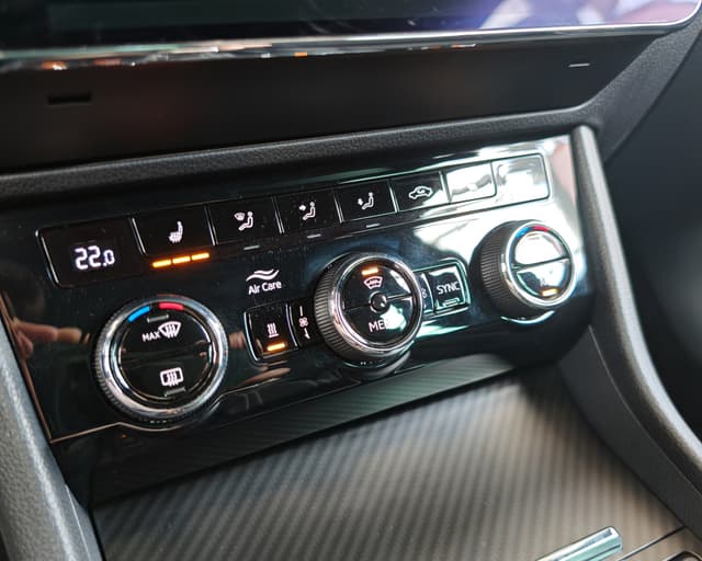 Škoda Superb Combi 2.0 TDI SCR Sportline 4×4 DSG 19/32