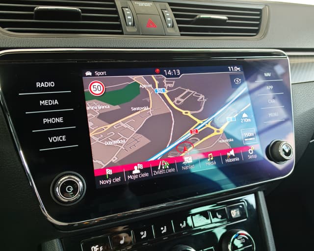 Škoda Superb Combi 2.0 TDI SCR Sportline 4×4 DSG 18/32