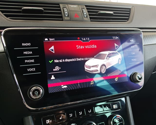 Škoda Superb Combi 2.0 TDI SCR Sportline 4×4 DSG 17/32
