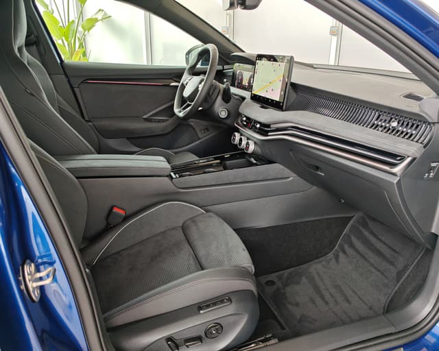 Škoda Superb Sportline 2.0 TDI 142KW 4×4 10/32