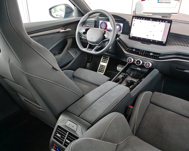 Škoda Superb Sportline 2.0 TDI 142KW 4×4 9/32