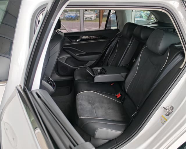 Volkswagen Passat Variant 2.0 TDI 110KW Elegance 9/37