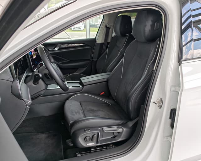 Volkswagen Passat Variant 2.0 TDI 110KW Elegance 10/37