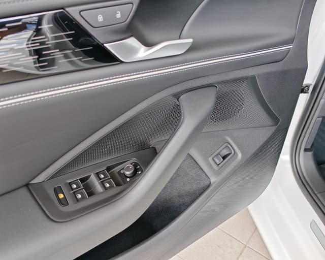 Volkswagen Passat Variant 2.0 TDI 110KW Elegance 31/37