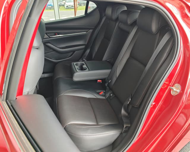 Mazda 3 2.0 Skyactiv G122 Plus A/T 7/36