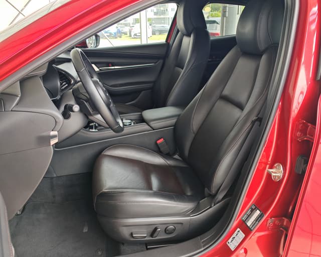 Mazda 3 2.0 Skyactiv G122 Plus A/T 8/36