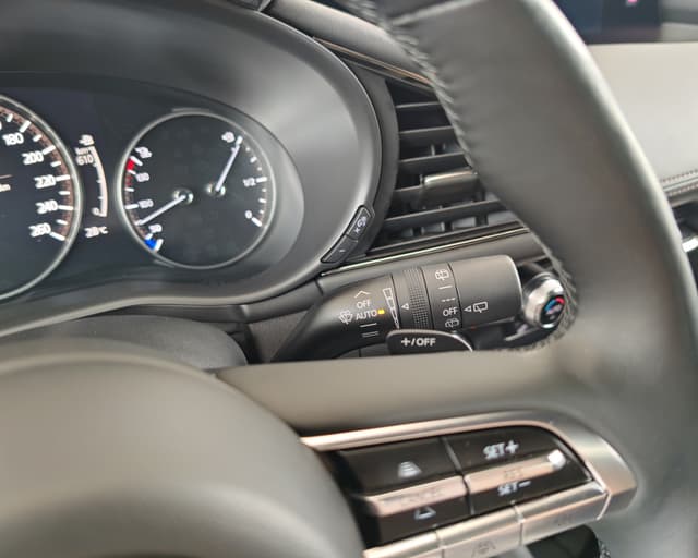 Mazda 3 2.0 Skyactiv G122 Plus A/T 13/36