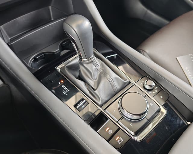 Mazda 3 2.0 Skyactiv G122 Plus A/T 23/36