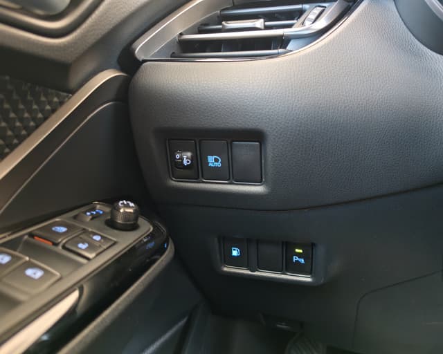 Toyota C-HR 1.8 Hybrid Comfort E-CVT 22/31