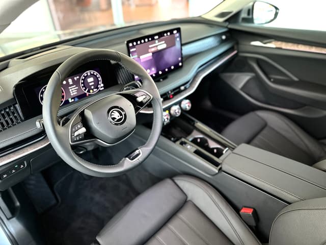 Škoda Superb Combi Laurint Klement 2.0 TDI 142KW 4×4 9/26